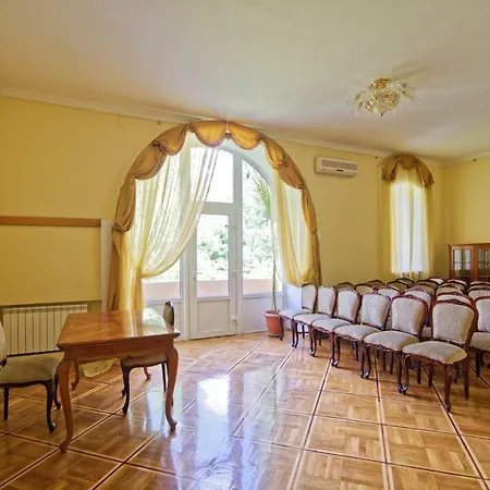 Hotel Oktiabrskaya