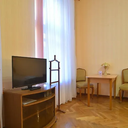 Oktiabrskaya Szálloda *
