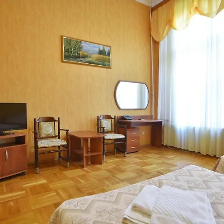 Hotel Oktiabrskaya *