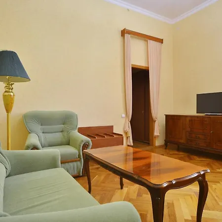 Hotel Oktiabrskaya *
